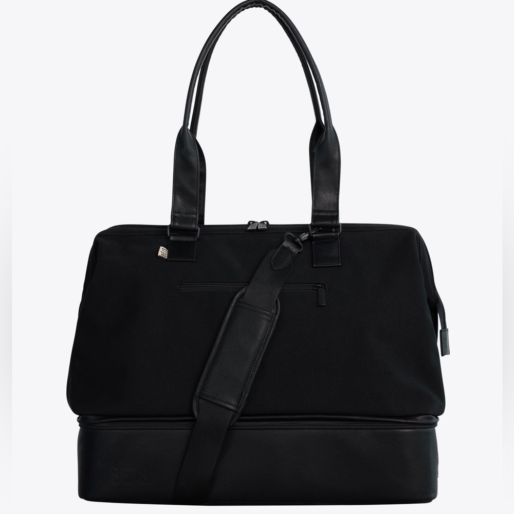 Béis weekender travel bag black duffle carry on bag canvas & vegan leather Beis